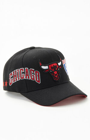 Mitchell & Ness Bulls Drip Snapback Hat