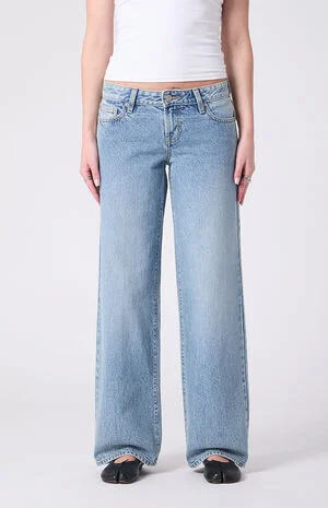 Zoe Low Rise Girlfriend Jeans Medium Blue Wash image number 2