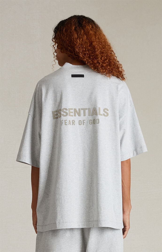 人気 ☆FEAROFGOD☆ V-NECK T-SHIRT LIGHT HEATHER GREY - 24SS Fear of God Essentials Light Heather Grey V-Neck T-Shirt