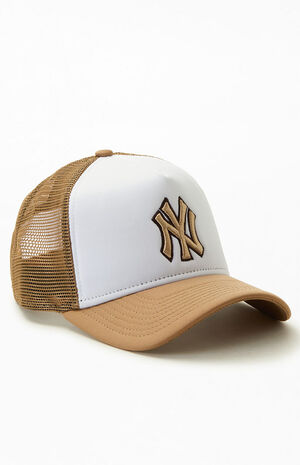 New York Yankees Resort 9FORTY Trucker Hat image number 1
