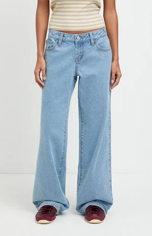 Zoe Low Rise Girlfriend Jeans Light Blue Wash image number 1
