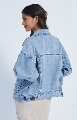 Light Wash Indigo '90s Trucker Jean Jacket image number 3
