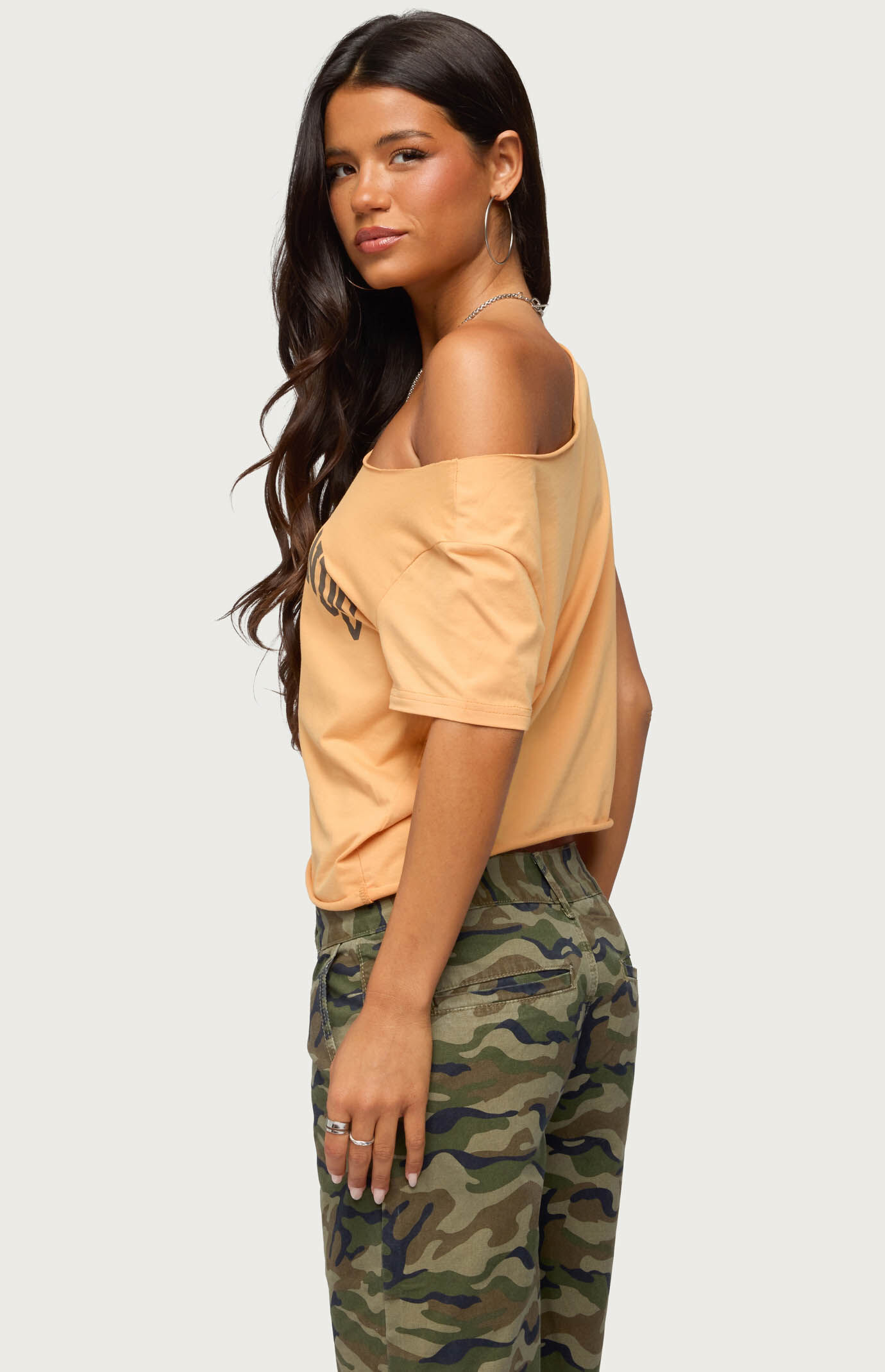 Edikted Netherlands Off-The-Shoulder T-Shirt