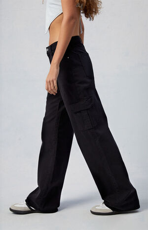Black Low Rise Extreme Baggy Cargo Pants image number 3