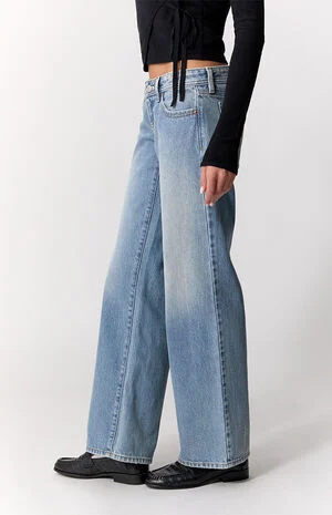 Sammy Ultimate Low Rise Straight Leg Jeans Light Blue image number 3