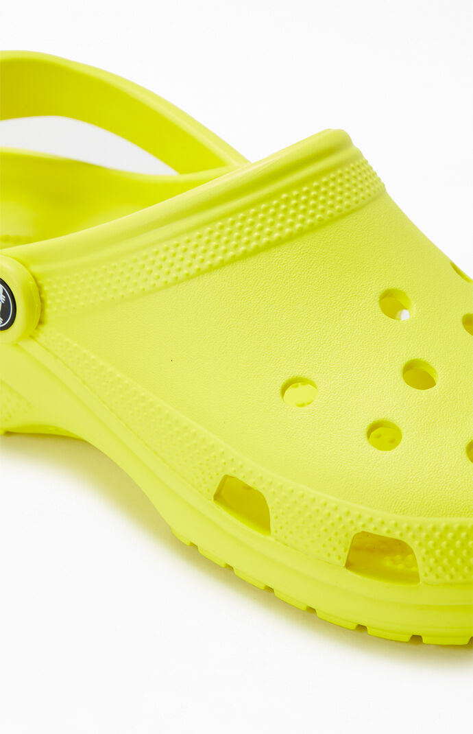 Neon yellow crocs outlet