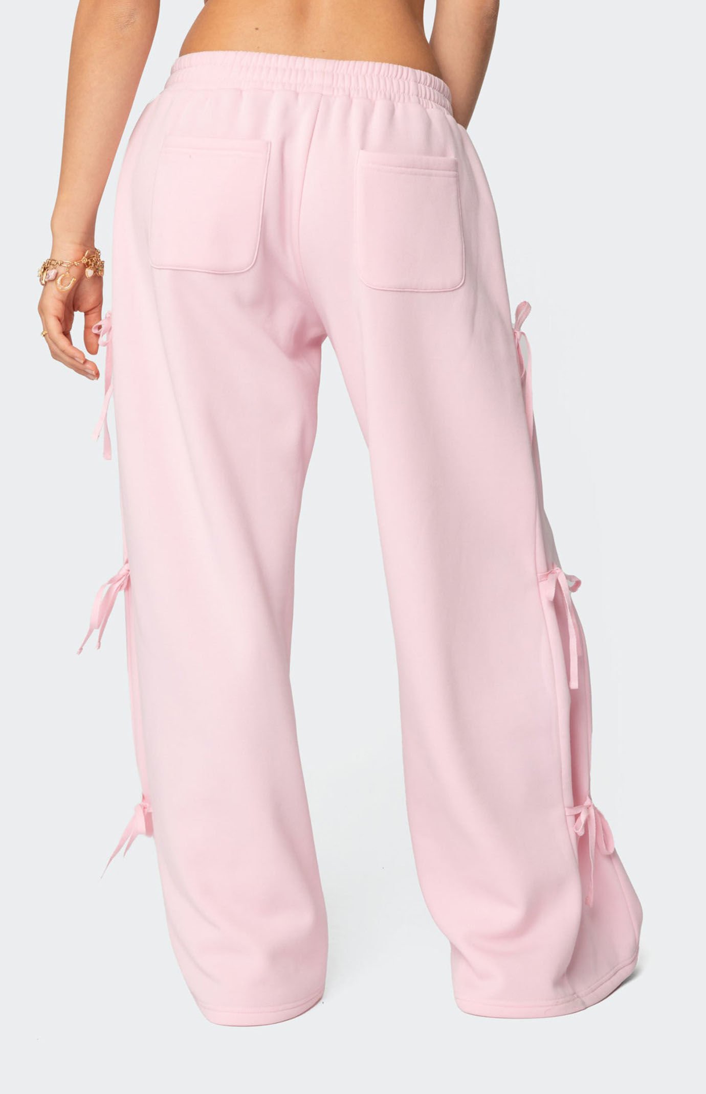 Thered S ribbon smocking sweat 黒 pants Edikted Claudette Baggy Ribbon Sweatpants | PacSun