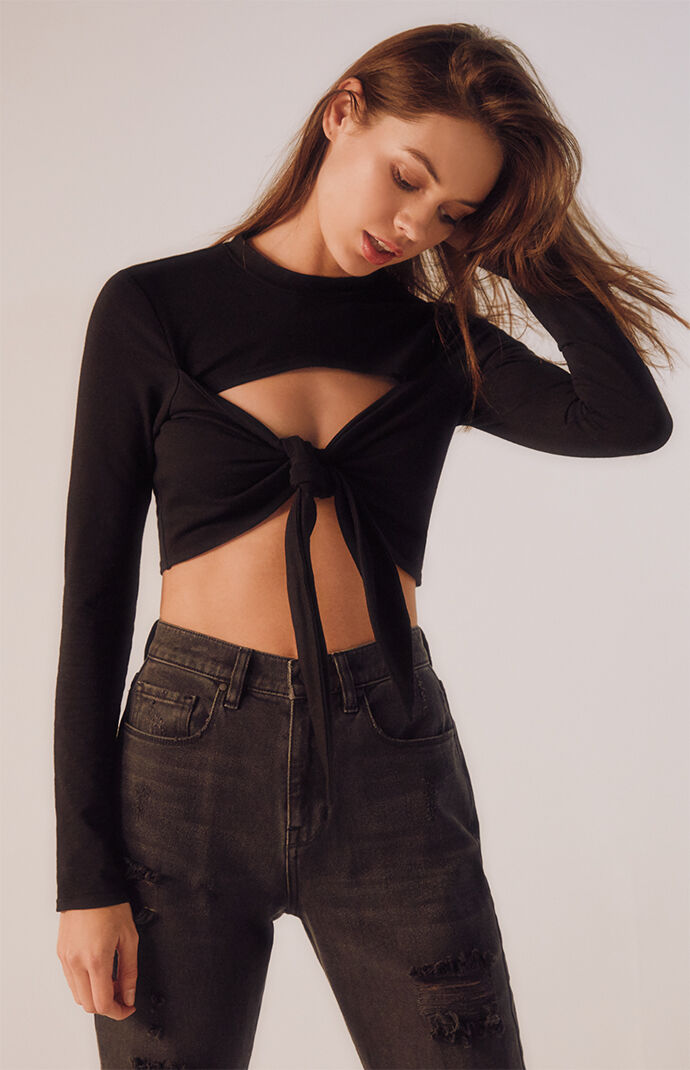 Our very own LA Hearts deliver the Mock Neck Sweetheart Top for a fun and flirty look. This top features long sleeves, mock neckline, tie front, and a cropped fit. Long sleeves Mock neckline Tie front Cropped length Model is wearing a small