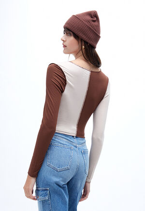 Keyhole Split Long Sleeve Top image number 3