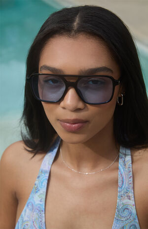 Violette Plastic Aviator Sunglasses image number 2