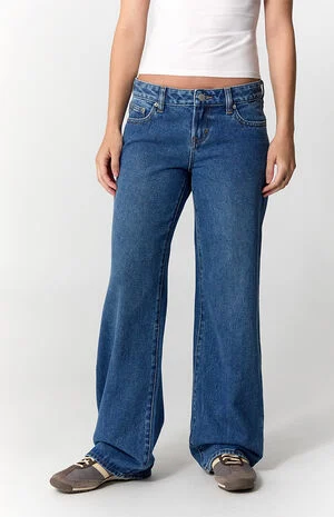 Zoe Low Rise Girlfriend Jeans Medium Blue image number 2