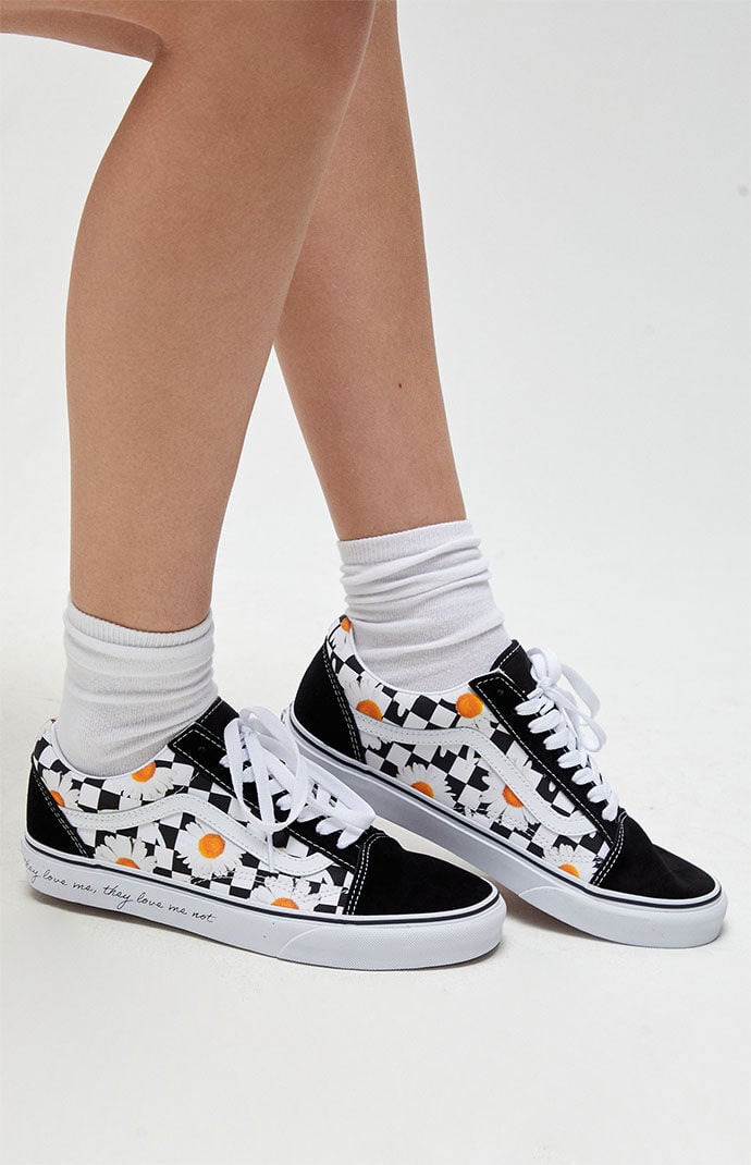 Vans around store me