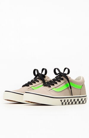 Kids Tan Glow-In-The-Dark Old Skool Shoes image number 2