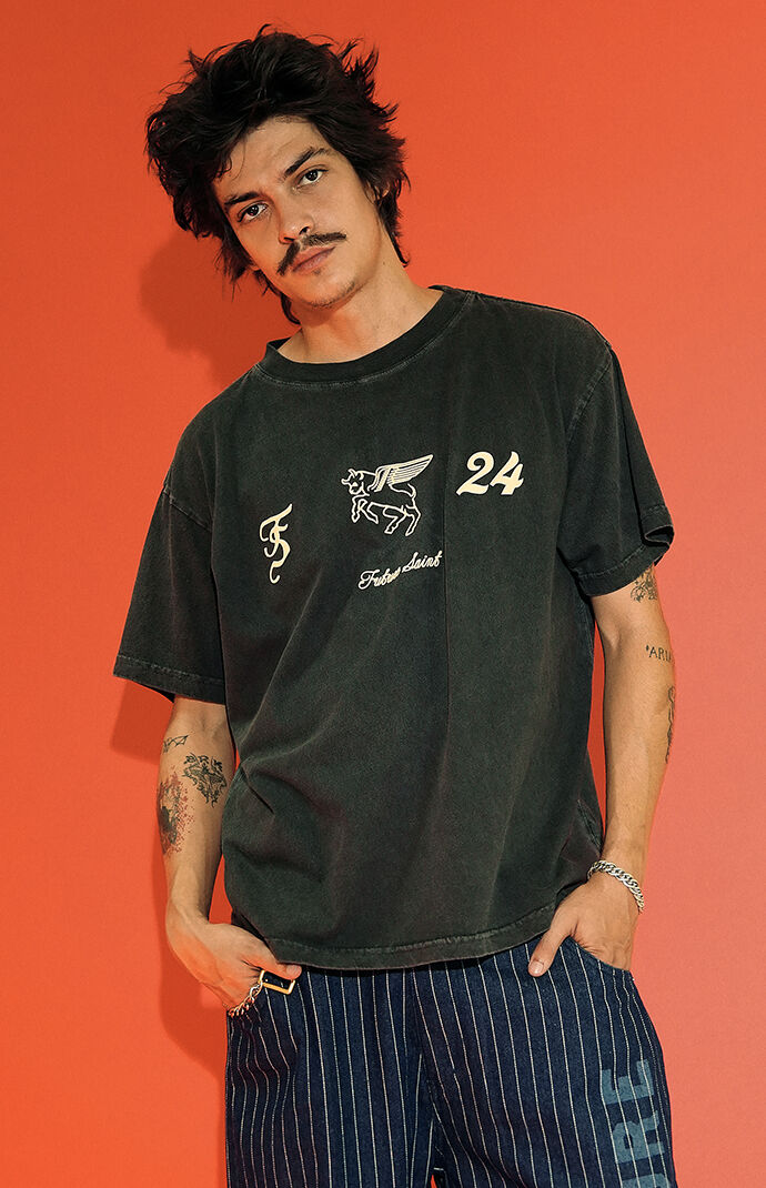 FUTURE SAINT Bull Flock T-Shirt