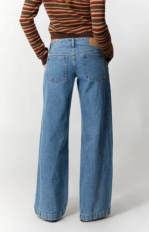 Kaia Ultimate Low Rise Baggy Jeans Light Blue Wash image number 5
