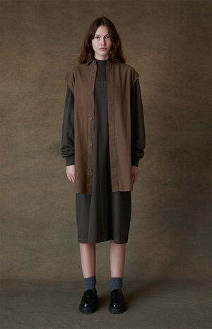 Women's Wood Sleeveless Oxford Button Down Shirt image number 2