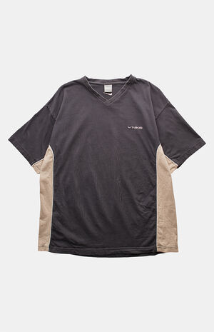 2000s Nike V-neck Graphic T-Shirt image number 1