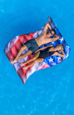 Stars & Stripes Waving Flag Deluxe Pool Raft image number 1