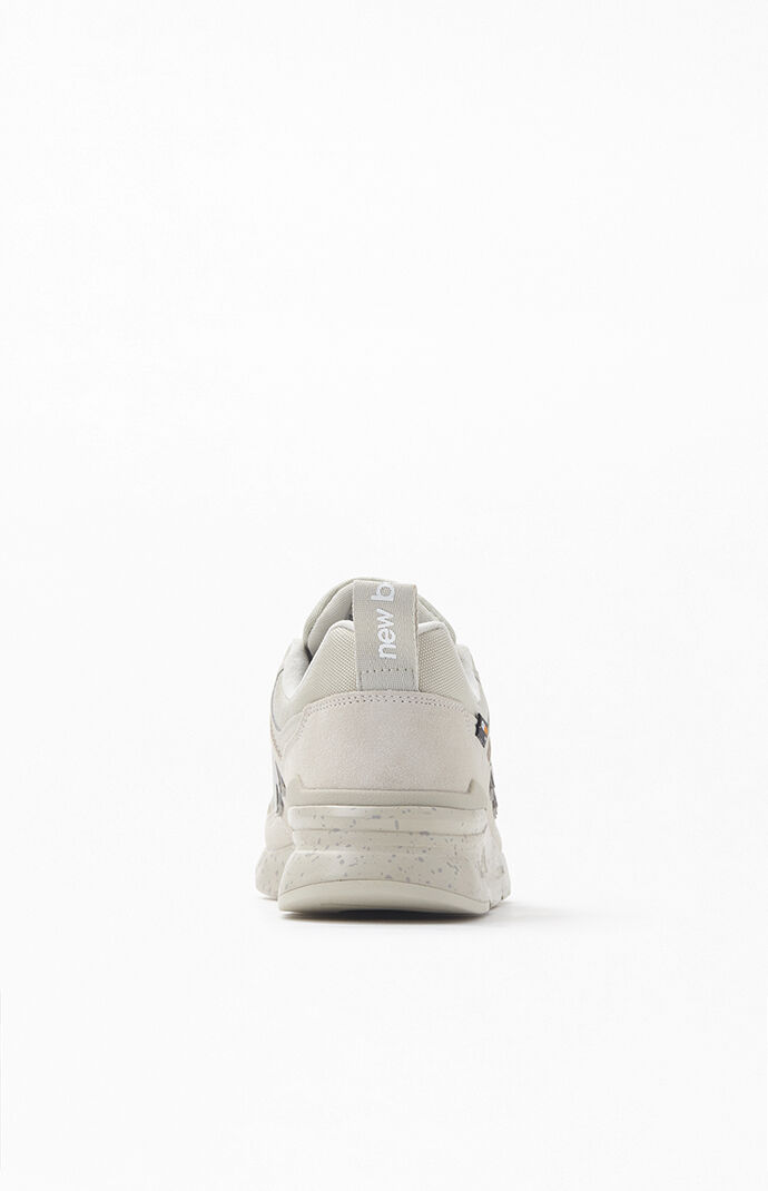 997h off white