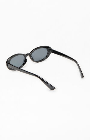 Black Oval Frame Sunglasses image number 2