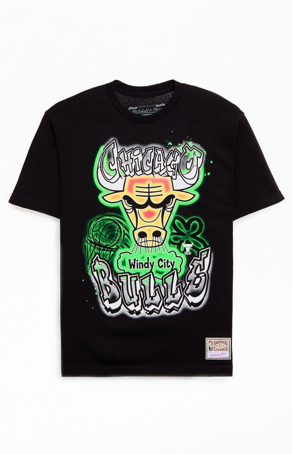 Mitchell & Ness Spraypaint Chicago Bulls T-Shirt