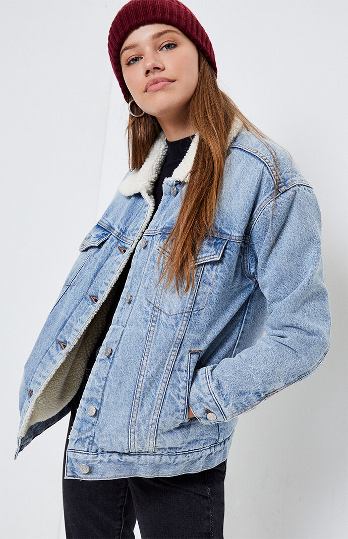 levi's women's oversized sherpa trucker jacket