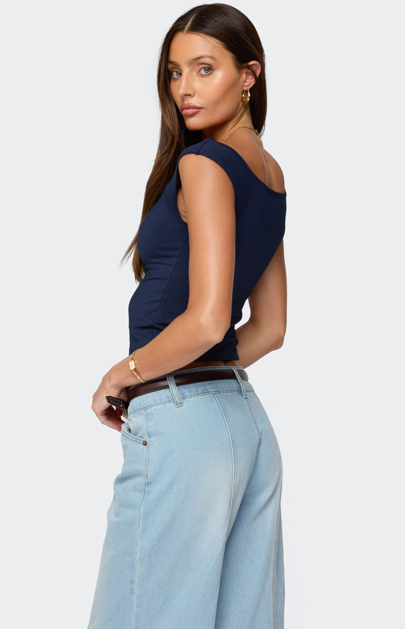 Edikted Angeline Wide v Neck Top