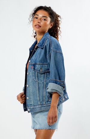 Medium Indigo '90s Denim Trucker Jacket image number 3