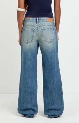 Zoe Low Rise Girlfriend Jeans Tinted Medium Blue image number 4