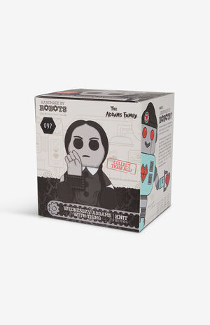 The Addams Family Wednesday Addams With Thing 097 Knit Series Vinyl Figure image number 6