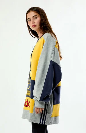 International V-Neck Sweatshirt image number 2