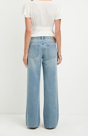 Zoe Low Rise Girlfriend Jeans Exposed Pocket Medium Blue image number 4