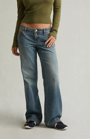 Zoe Low Rise Girlfriend Jeans Medium Blue Wash image number 2