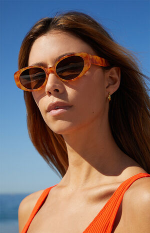 Classic Round Sunglasses image number 2