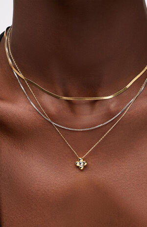 Liora Pendant Mini Flower Necklace image number 2