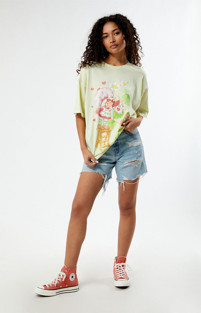 【LOULOUSEOUL】Strawberry Picnic Crop T-Shirt 短丈 Tシャツ Strawberry Shortcake Garden Oversized T-Shirt | PacSun