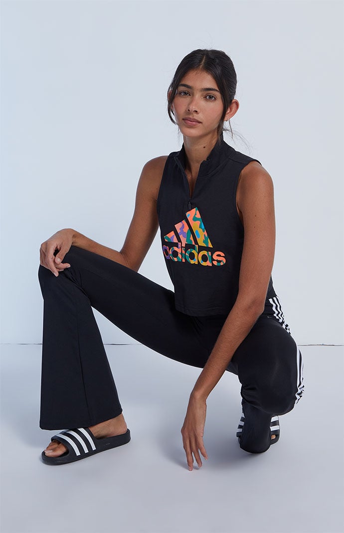 【ADIDAS ORIGINALS】★VNECK CROPPED TSHIRT★正規品★ adidas Originals 3 stripe v-neck cropped top in green | ASOS