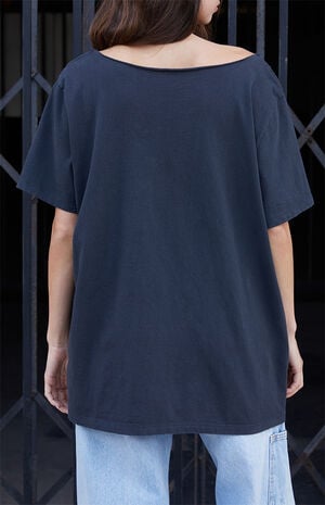 Skull Off-The-Shoulder Oversized T-Shirt image number 4