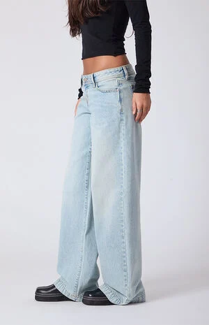 Kaia Ultimate Low Rise Baggy Jeans Light Blue Wash image number 3