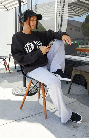 Black New York Crew Neck Sweatshirt image number 4