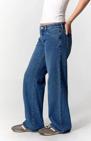 Zoe Low Rise Girlfriend Jeans Medium Blue image number 3