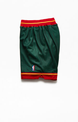 Men's Mitchell & Ness Cream Seattle SuperSonics Chainstitched Swingman Shorts Size: Extra Large