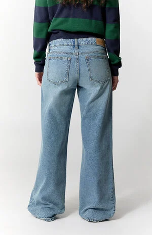 Zoe Low Rise Girlfriend Jeans Medium Blue Wash image number 4