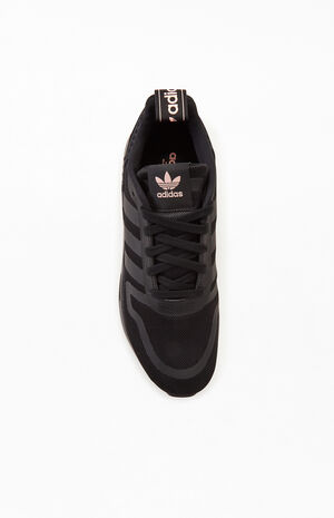 Women's Black Smooth Runner Sneakers image number 5