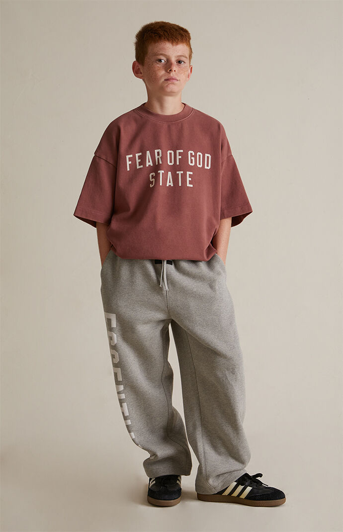 【FOG Essentials】Crimson Heavy T-Shirt Fear of God ESSENTIALS Crimson Heavy T-Shirt | PacSun