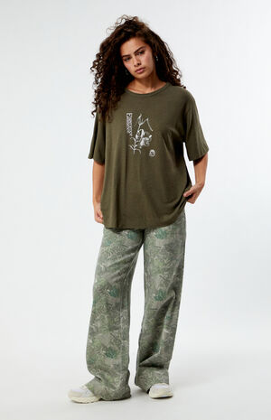 Lilium Hemp Box  Oversized T-Shirt image number 4