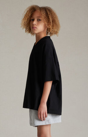 Essentials Jet Black V-Neck T-Shirt image number 3