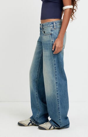 Zoe Low Rise Girlfriend Jeans Tinted Medium Blue image number 3