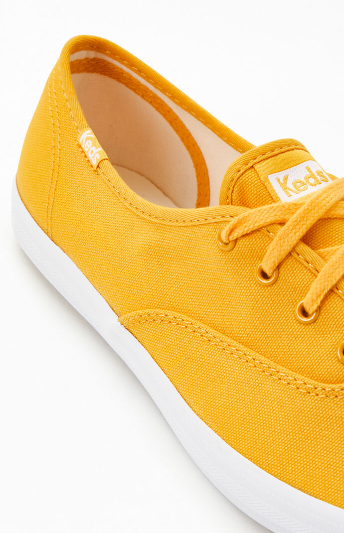 Mustard top yellow keds