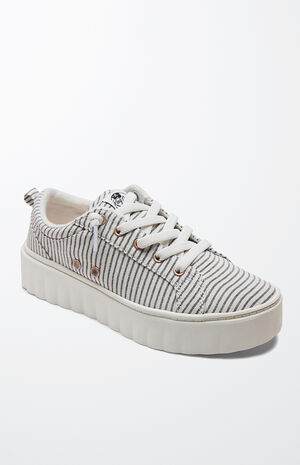 Women's Black Sheilahh Sneakers image number 1